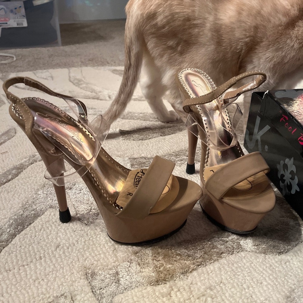 Jonathan Kayne nude platform heels Sz 6